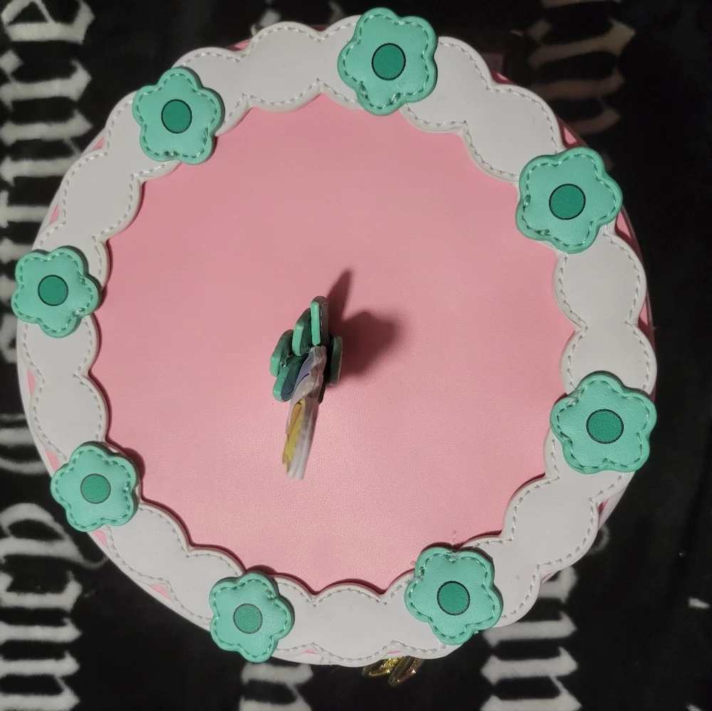 Loungefly Alice In Wonderland Unbirthday Cake Bam Exclusive Crossbody. - Picture 2 of 9